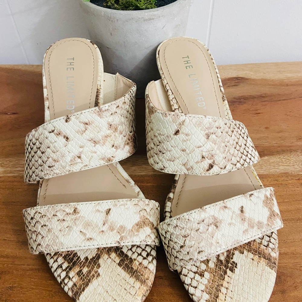 The Limited Dayna Two Strap snake pattern 2” heel NWOT Size 8 Retail sale:$49.99
